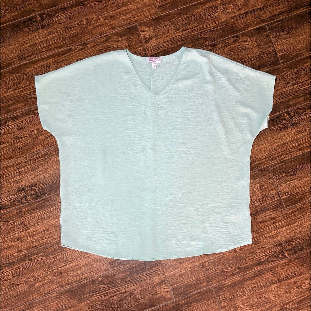 MoCo Boutique Mint Crinkle V-Neck Dolman Top - M